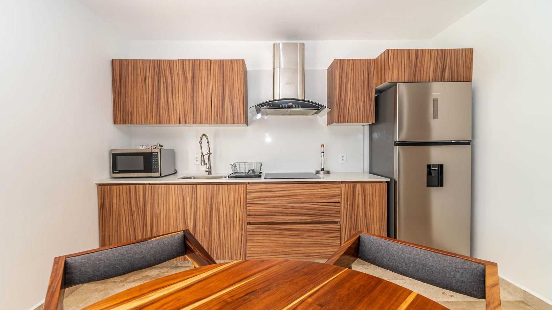 1 Bd With Private Balcony, Rooftop Pool, Gym