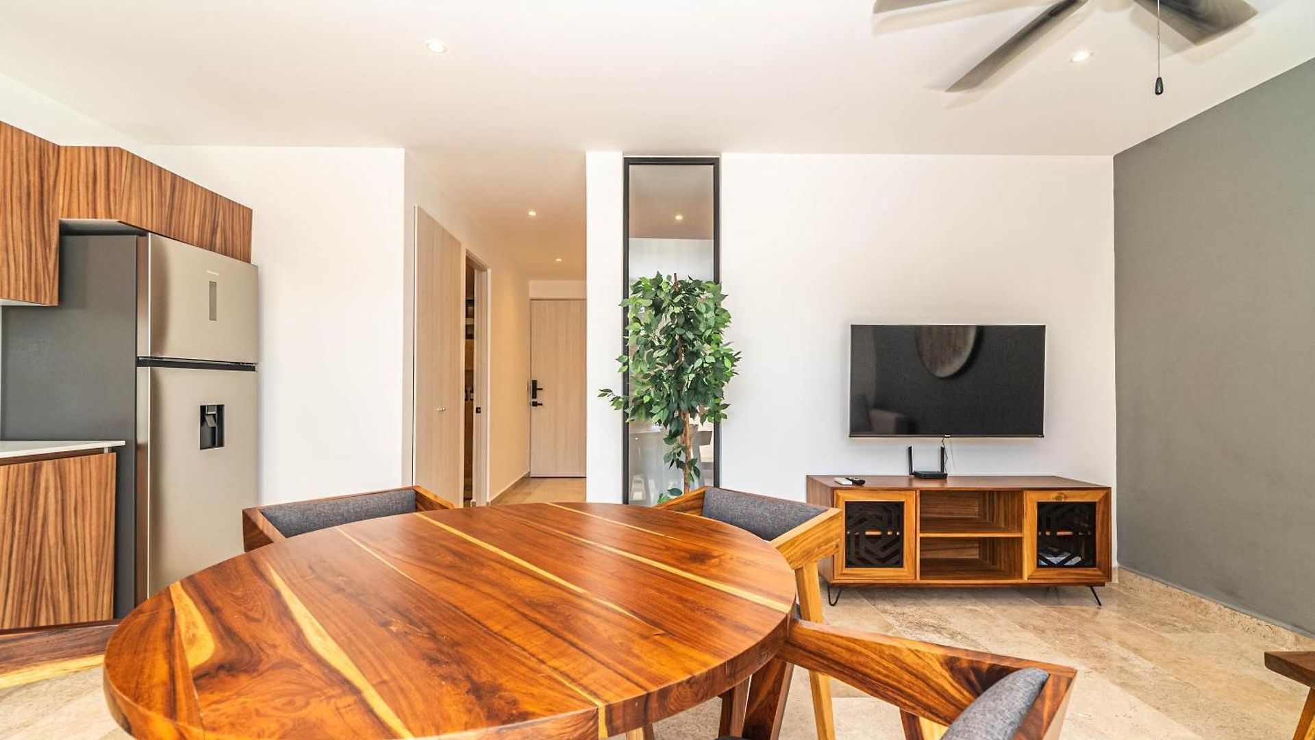 1 Bd With Private Balcony, Rooftop Pool, Gym *