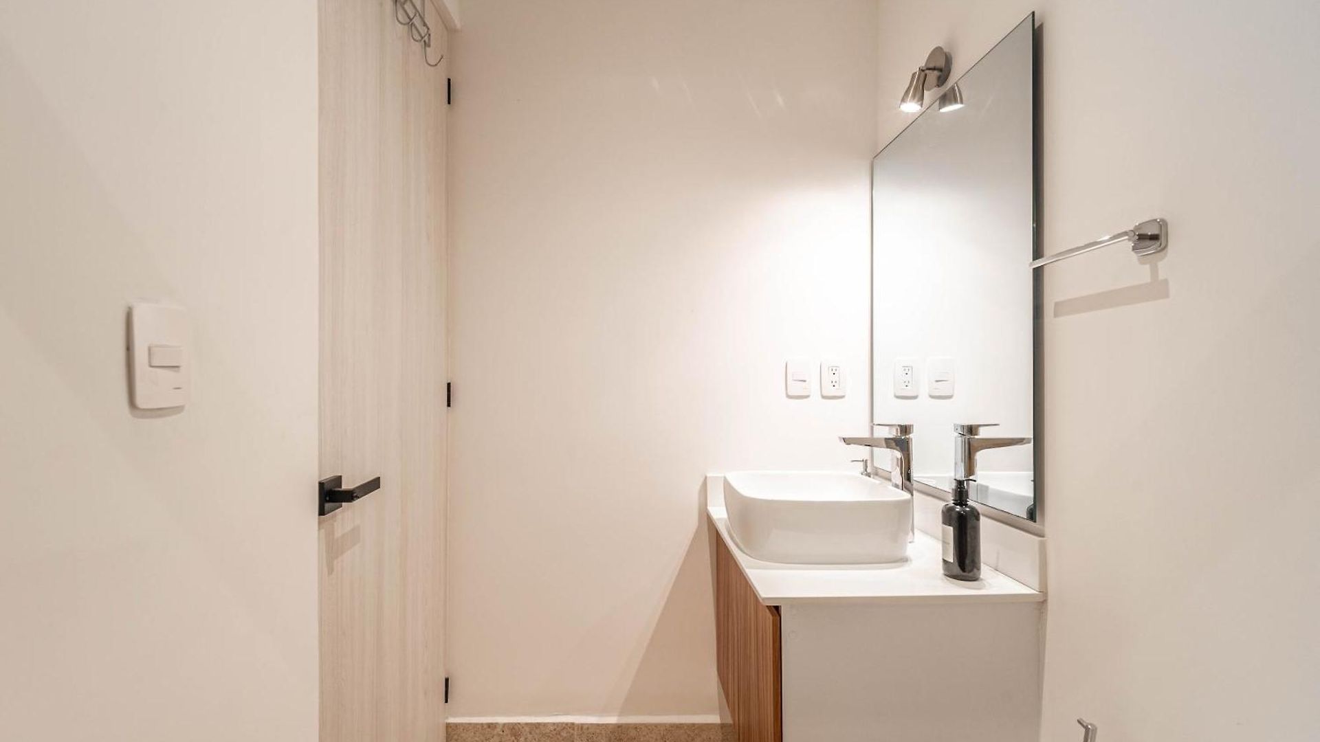 Holiday home 1 Bd With Private Balcony, Rooftop Pool, Gym *