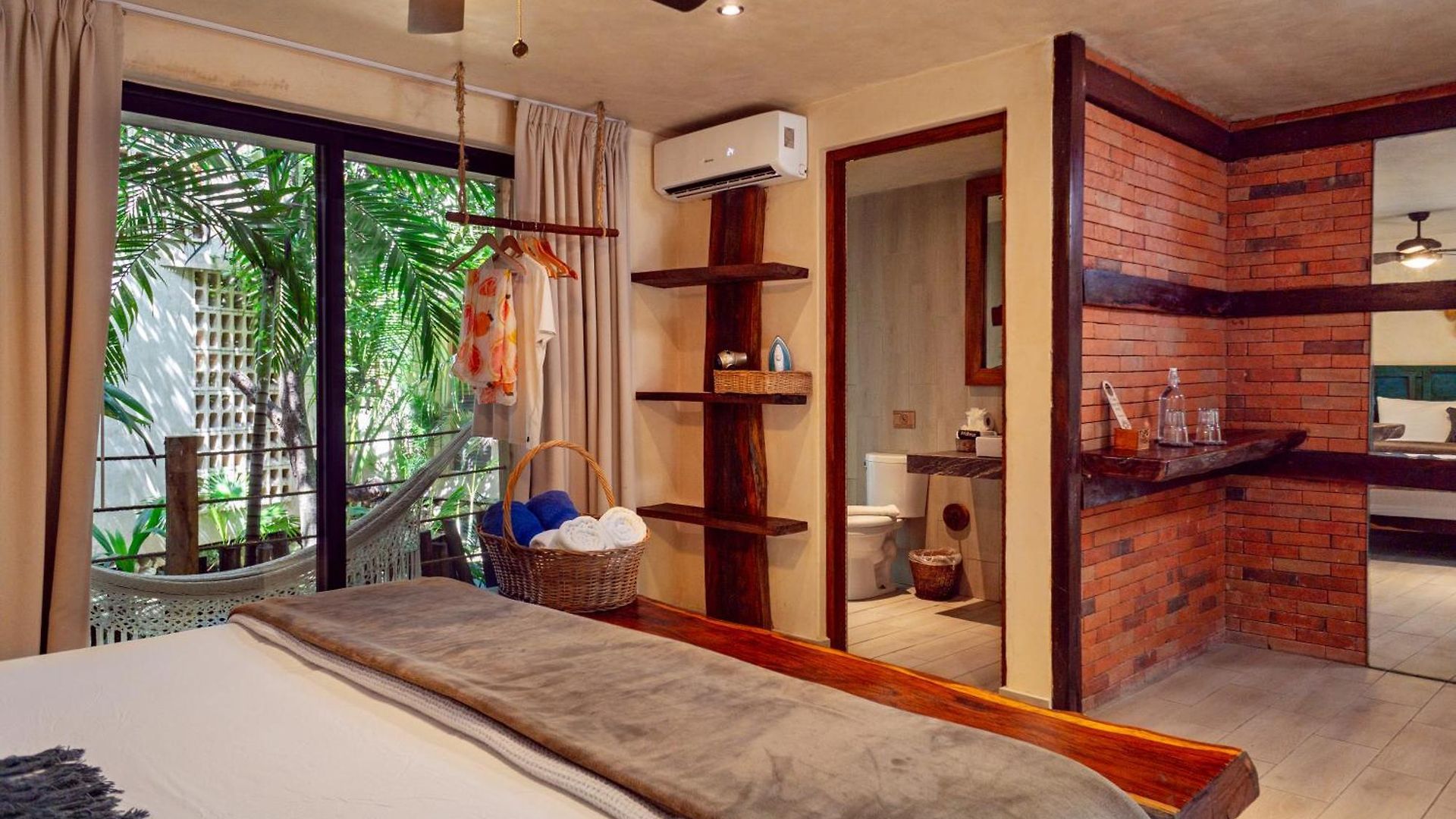 Sunset House Hotel