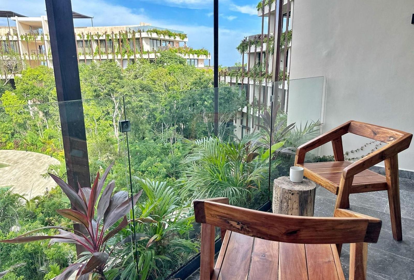 Cozy Aparment Pool View