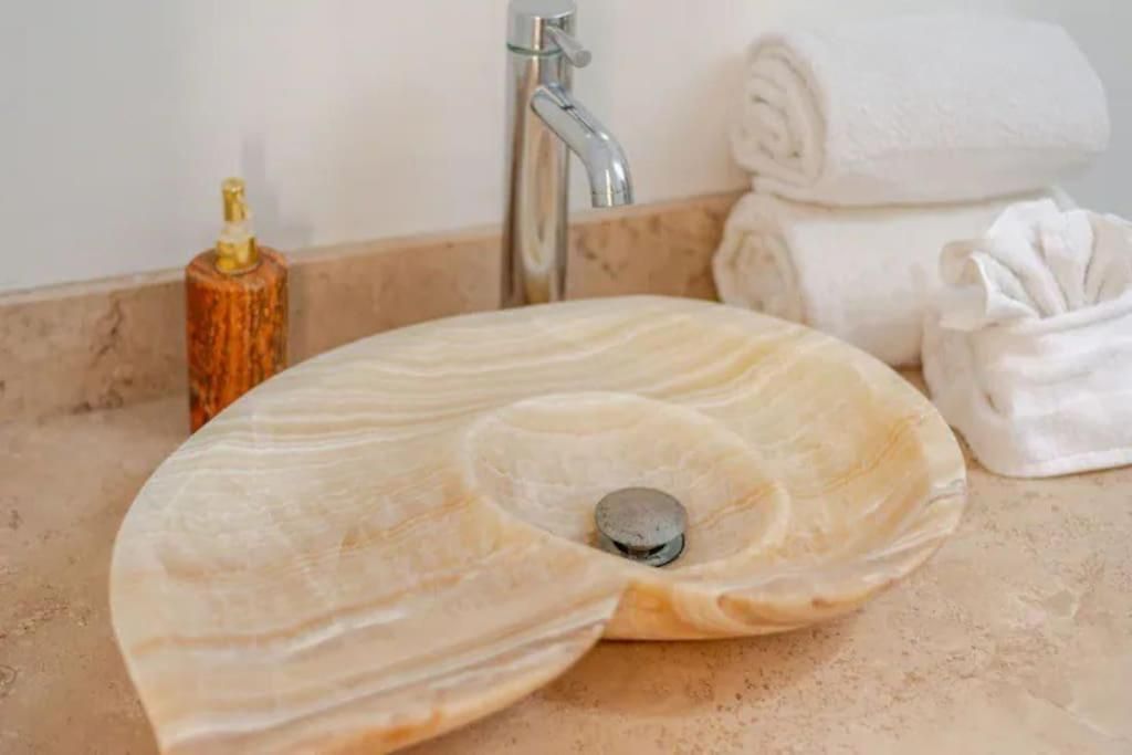 Unwind At Magdalena, Private With 3 Bedrooms, Rooftop Pool And Fast Wi-fi For Digital Nomads Сasa de vacaciones *