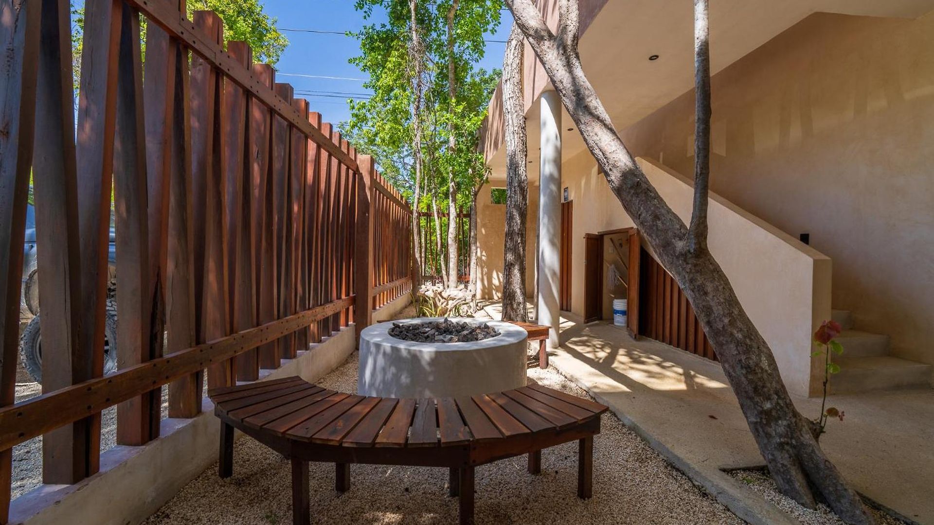 Apartment *jungle Ph W/pool, Close To Downtown & *
