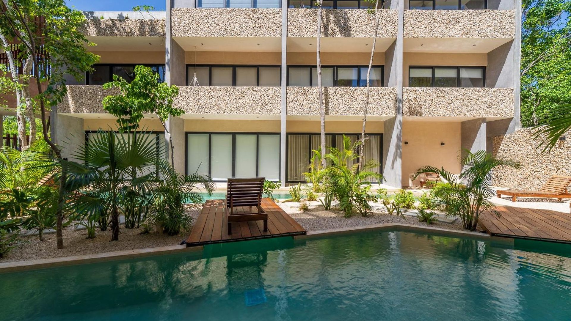 Apartment *jungle Ph W/pool, Close To Downtown &