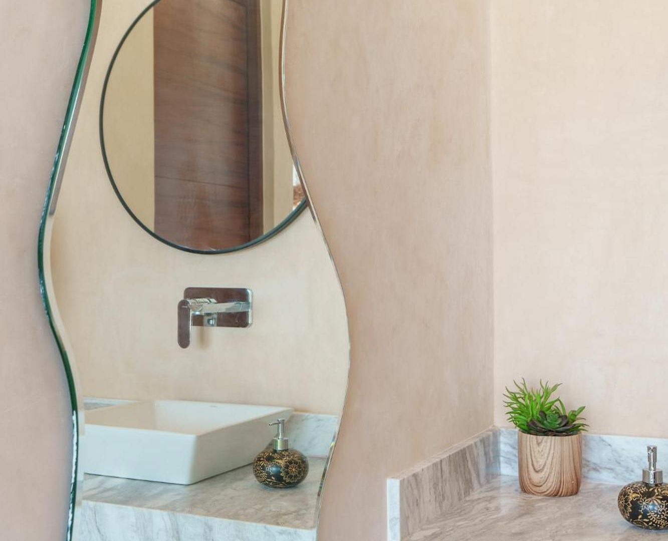 *jungle Ph W/pool, Close To Downtown & Apartment *