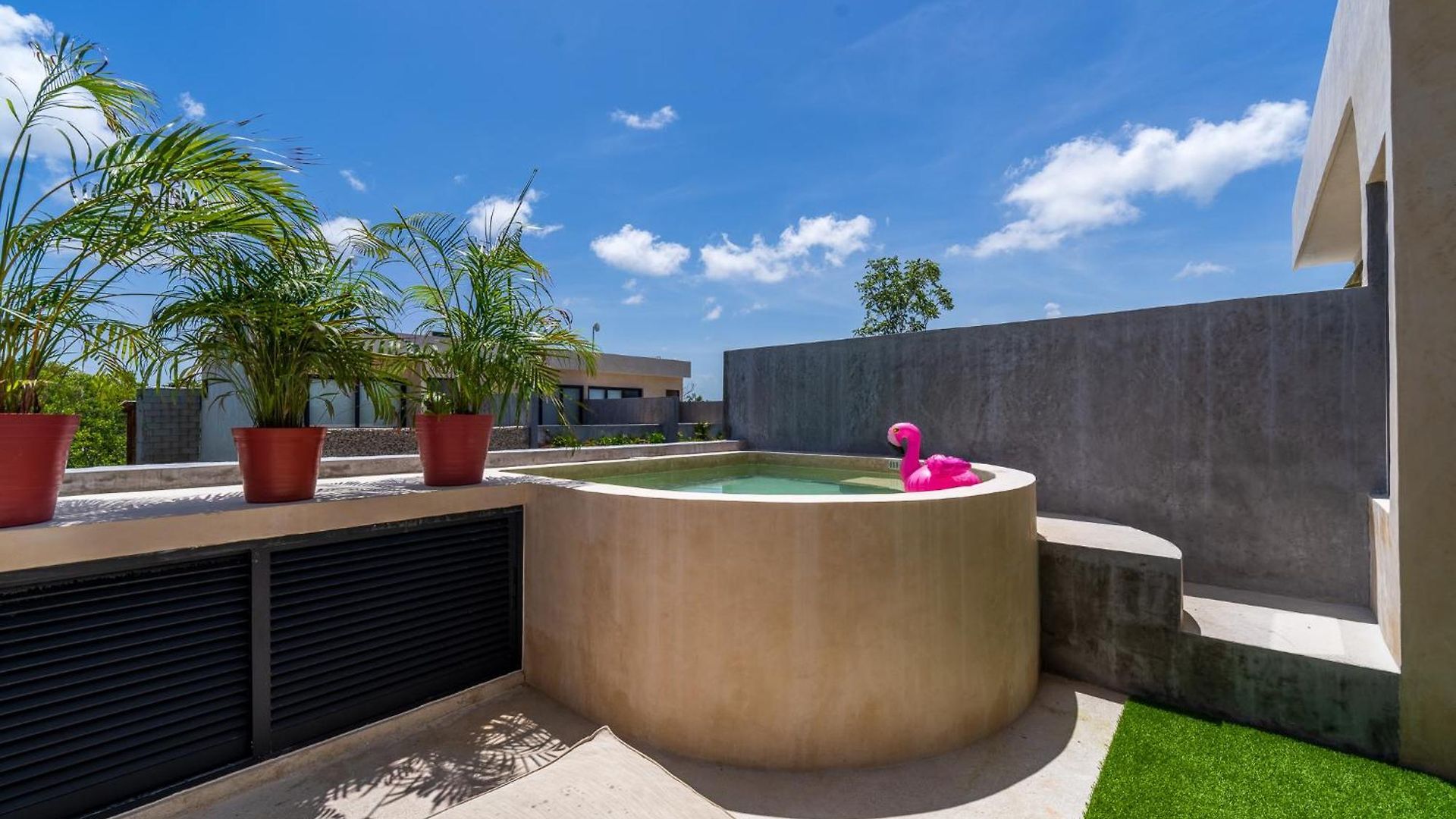 *jungle Ph W/pool, Close To Downtown &