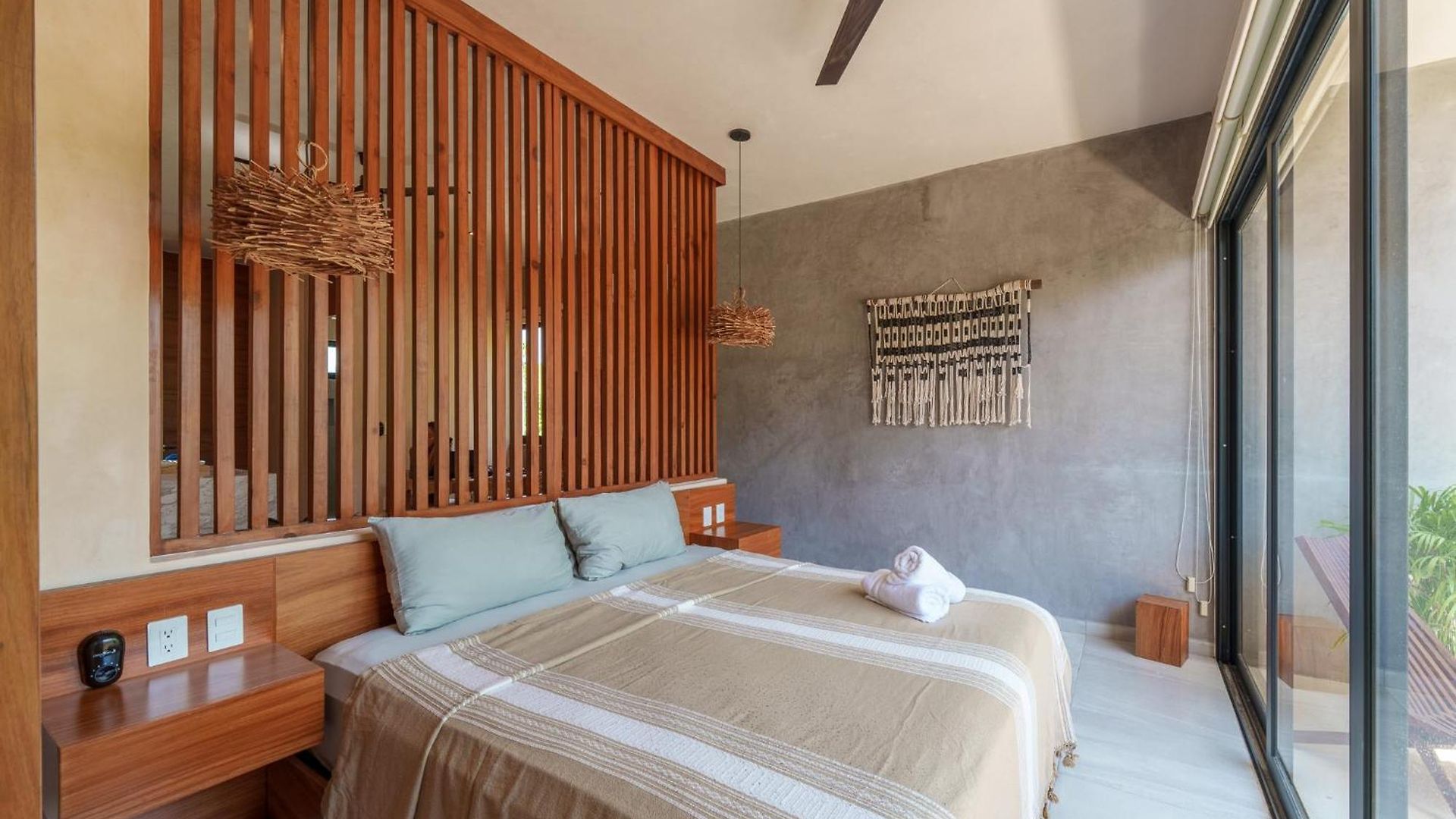 Apartment *jungle Ph W/pool, Close To Downtown &