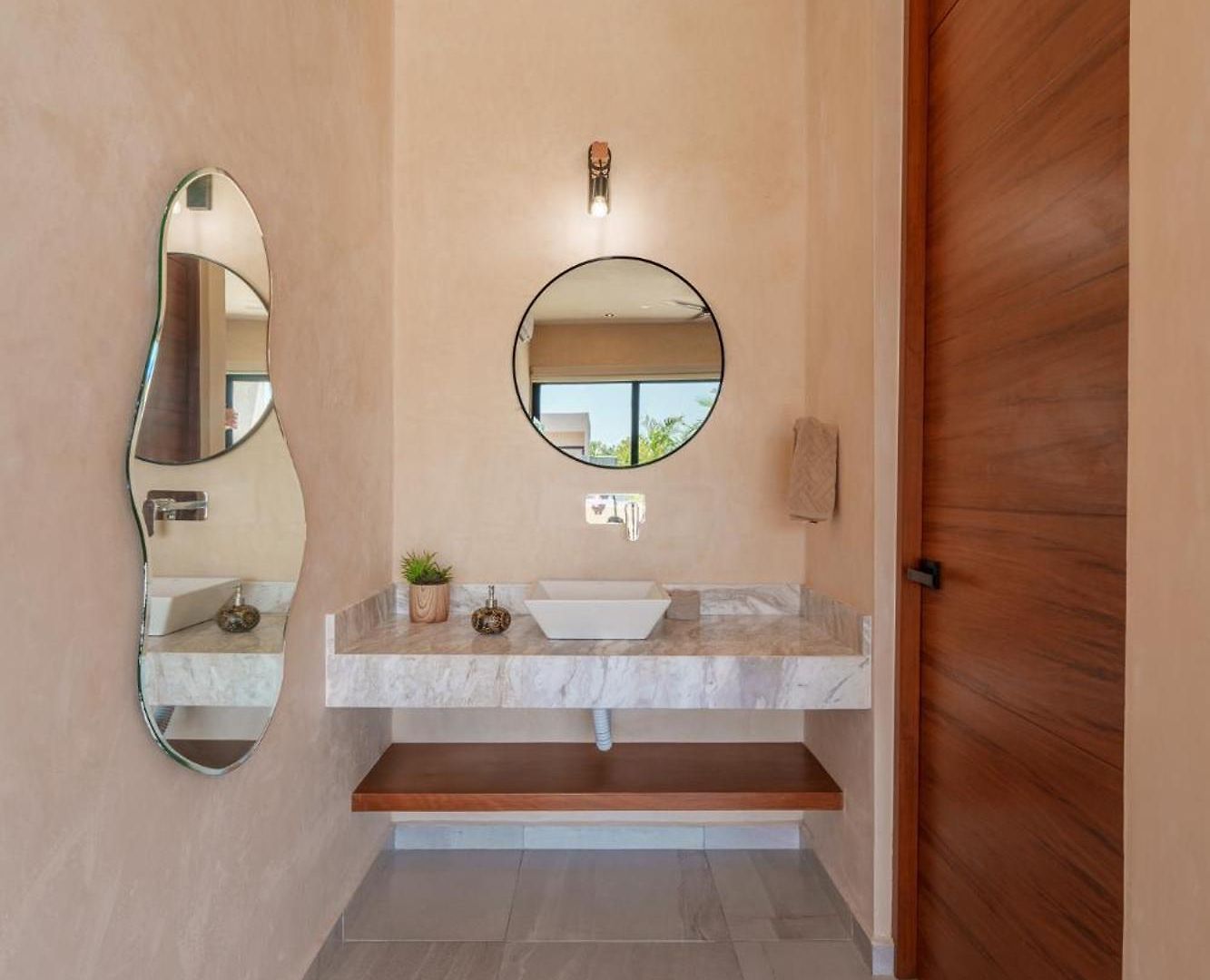 *jungle Ph W/pool, Close To Downtown & *