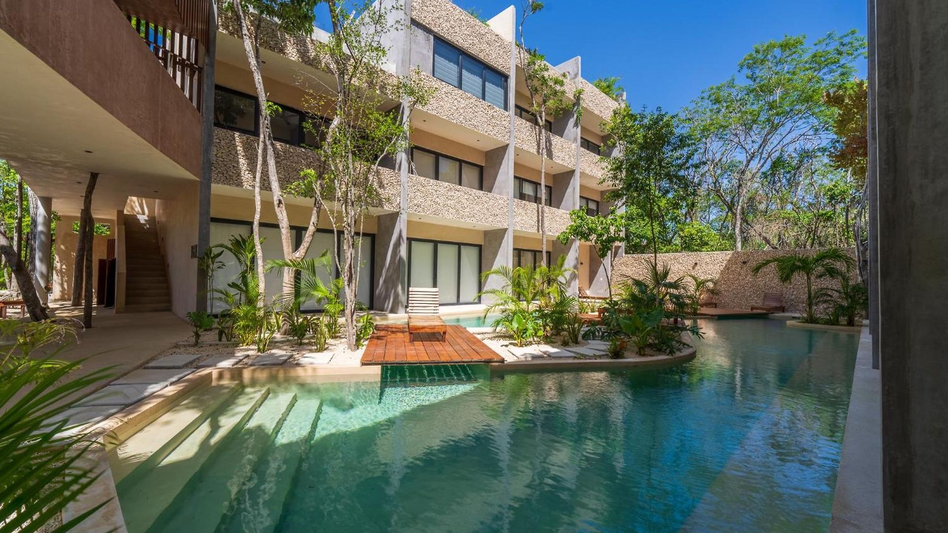 Apartment *jungle Ph W/pool, Close To Downtown &