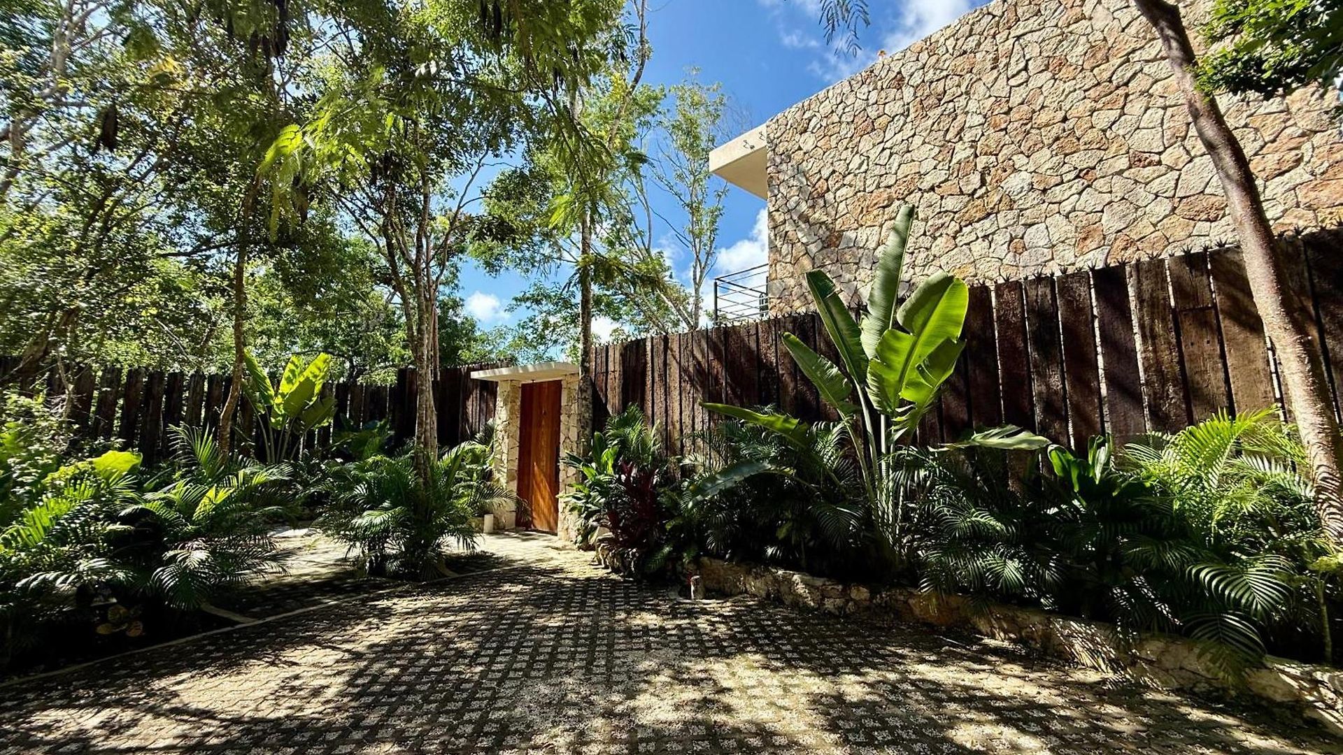 Villa Casa Laak, Luxury Villa, 5 Bedroom 7 Bt, Heated Pool