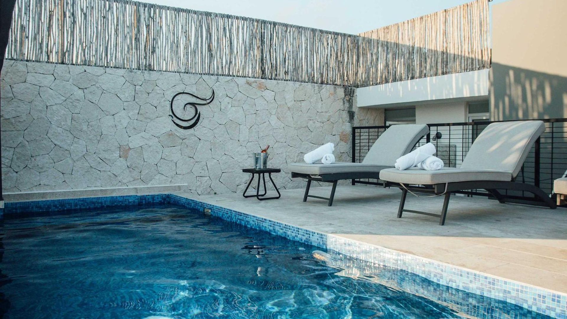 Loft Boho In With Pool & Gym *