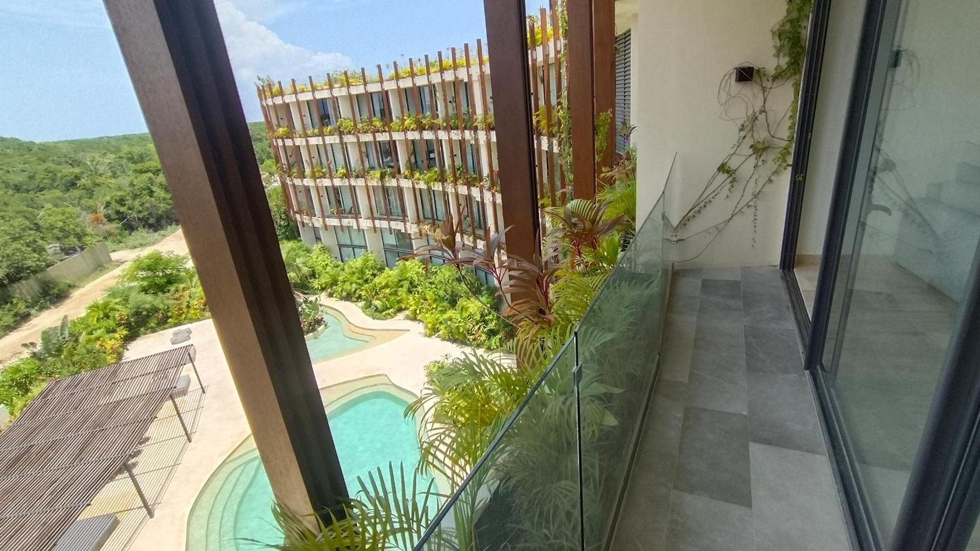 Apartment 2 Bedroom In Mistiq Gardens With Pool And Gym