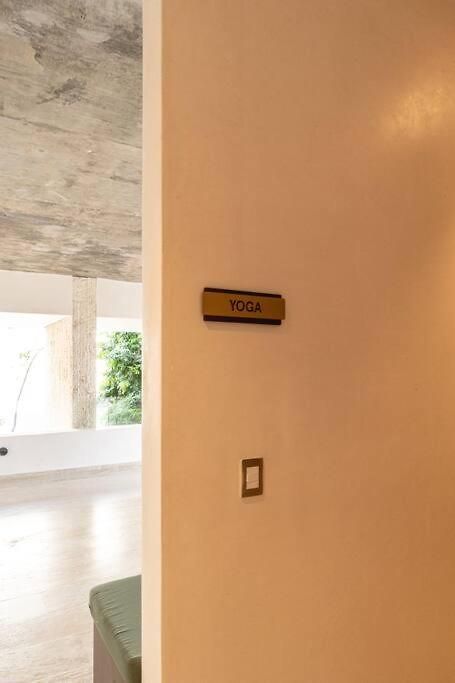 Stylish Retreat For 6, Near Everything Apartment
