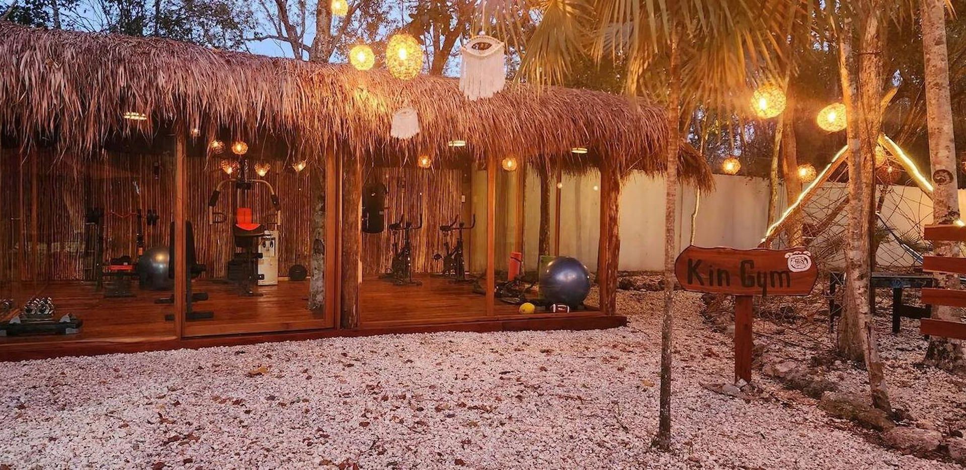 Kin Jungle Deluxe Pensión 4*