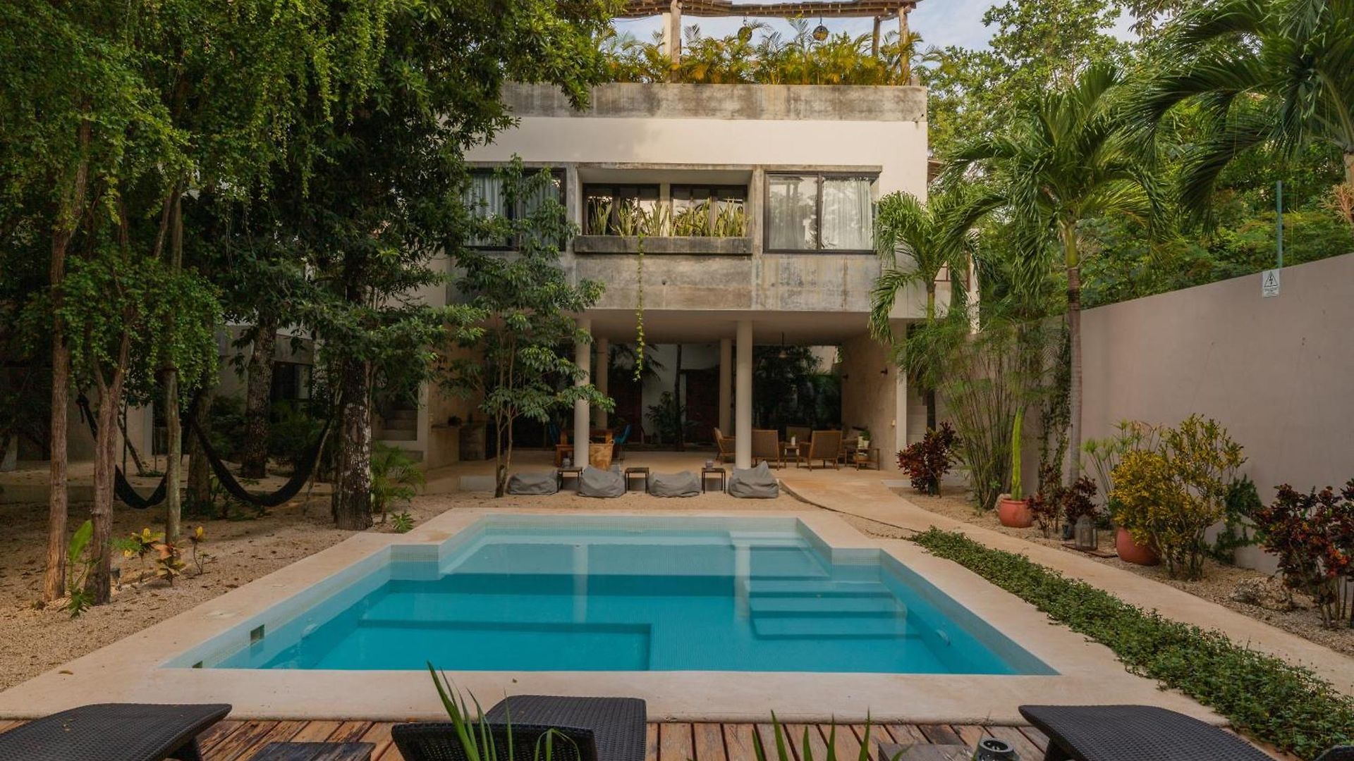 Nomad Humans Coliving Tulum