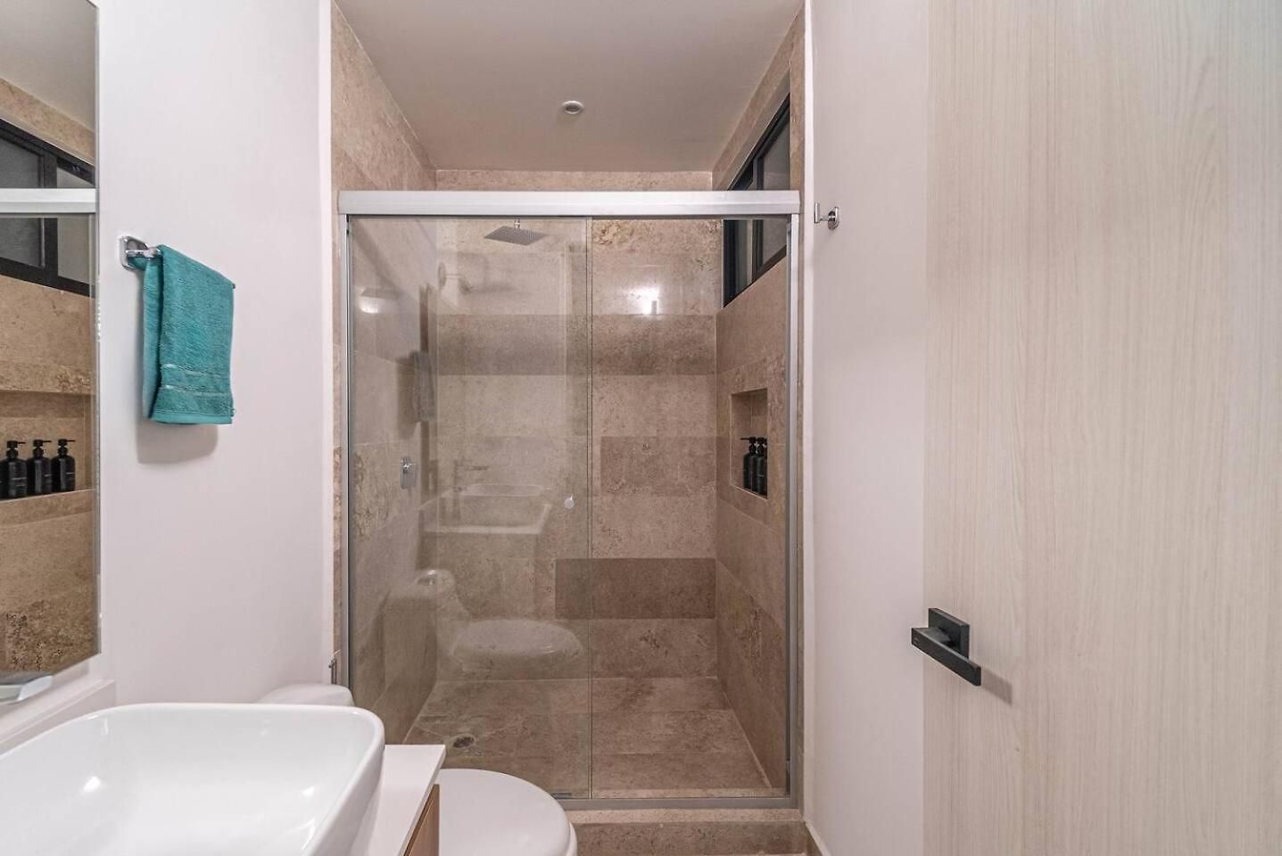 King With Private Balcony, Rooftop Pool, Gym *