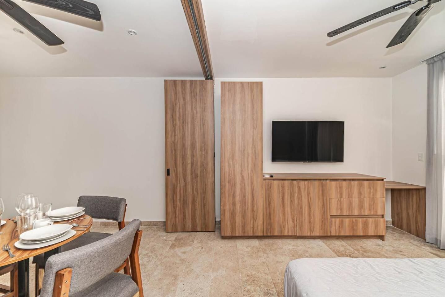 King With Private Balcony, Rooftop Pool, Gym Сasa de vacaciones *
