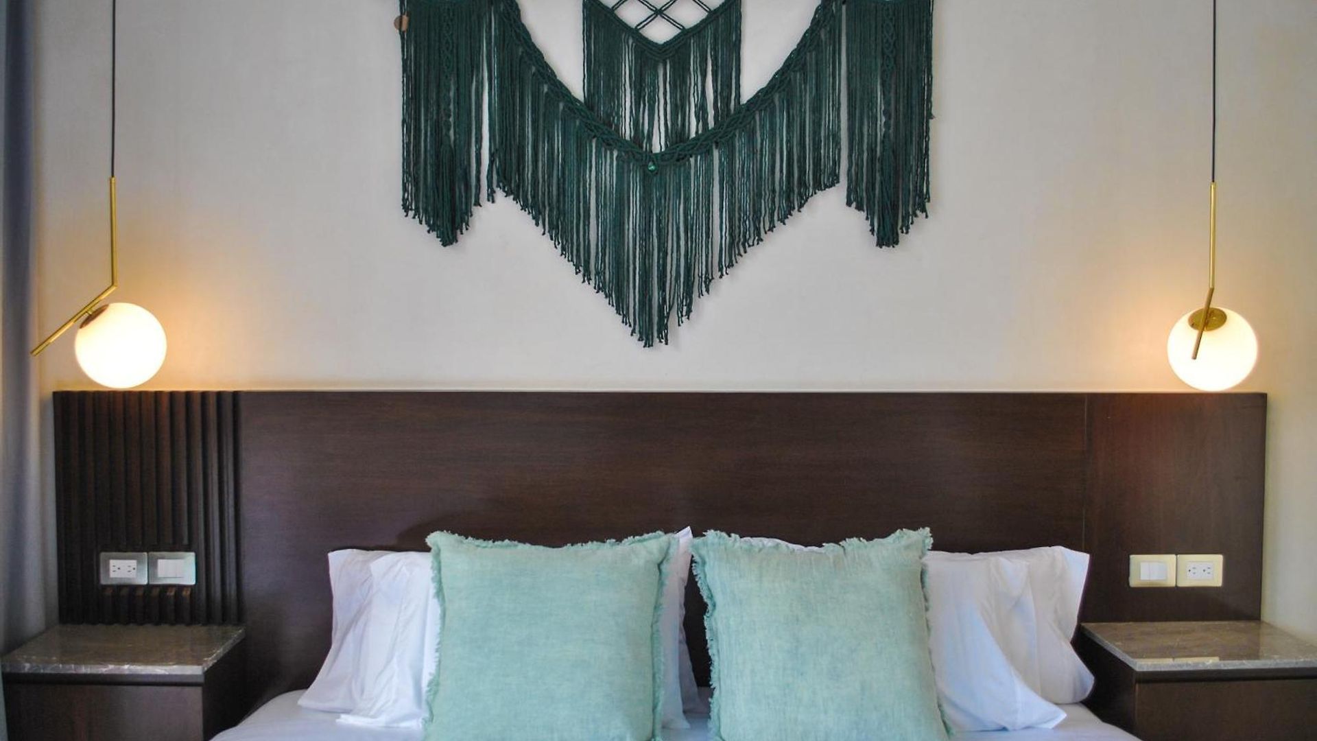 New Maria 2 Bedroom With Rooftop Pool 4*