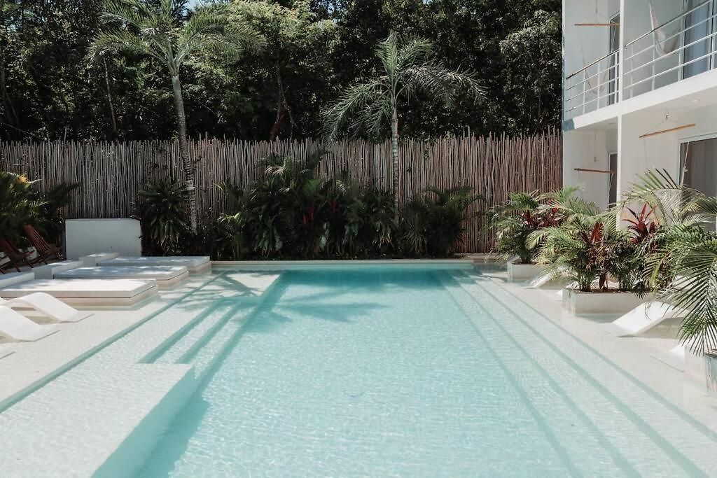 Romantic Private Jacuzzi And Pool