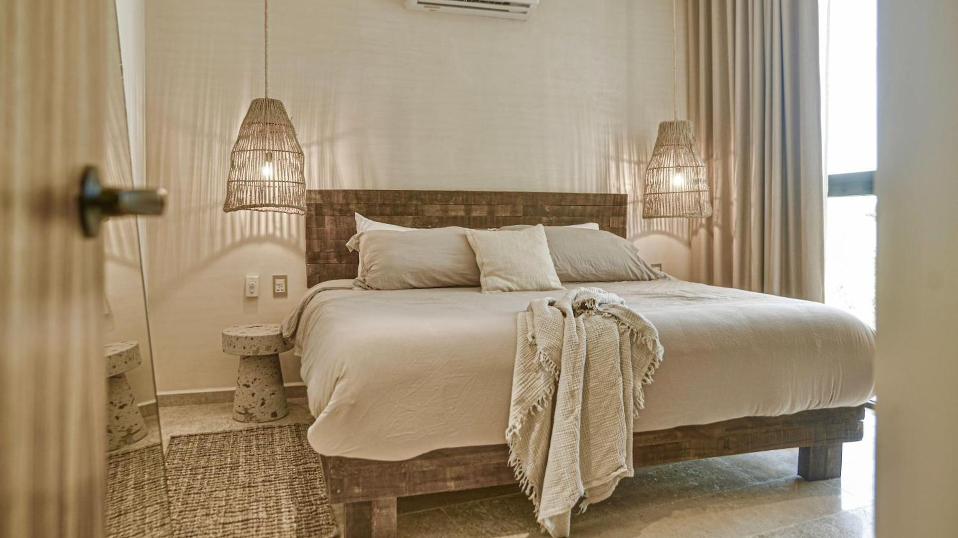 Luxury Penthouse-private Rooftop Pool-walkable Apartment *