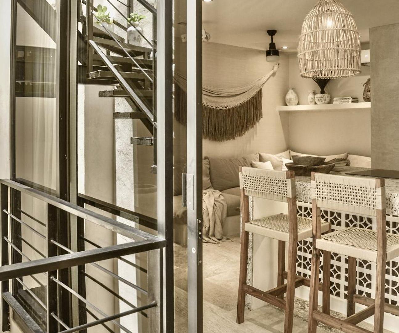 Luxury Penthouse-private Rooftop Pool-walkable