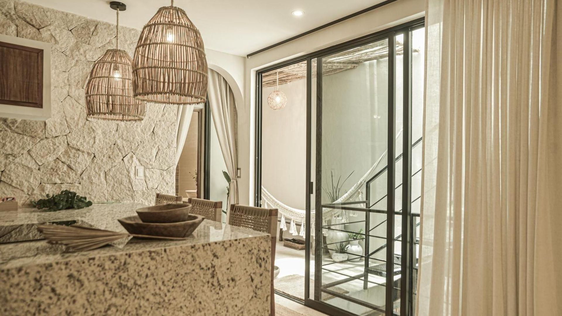 Luxury Penthouse-private Rooftop Pool-walkable Apartment *