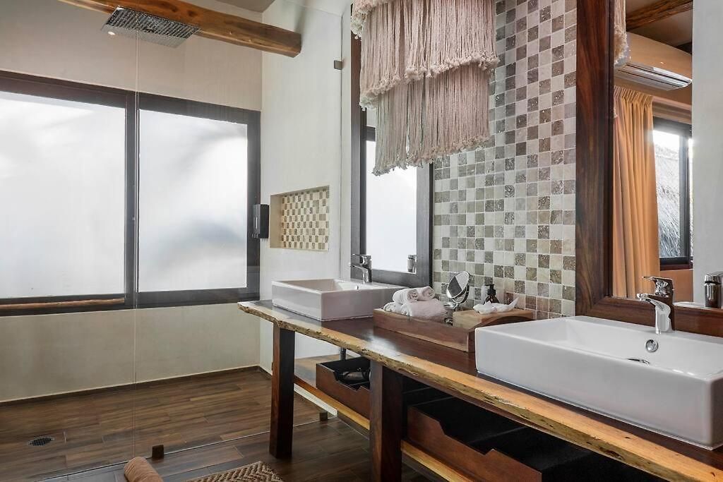 Villa Luxury Vibes Pool With Jacuzzi Concierge 5br