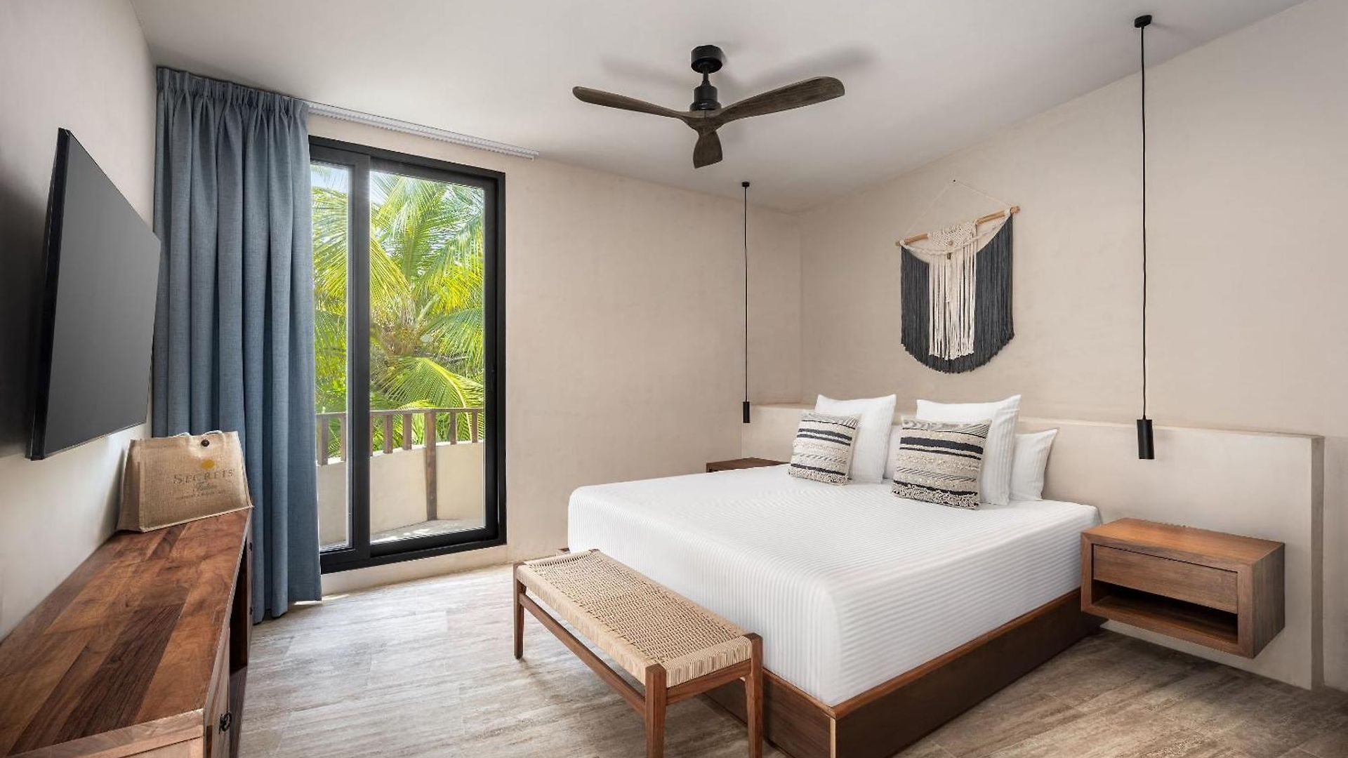 Secrets & Club (adults Only) Resort