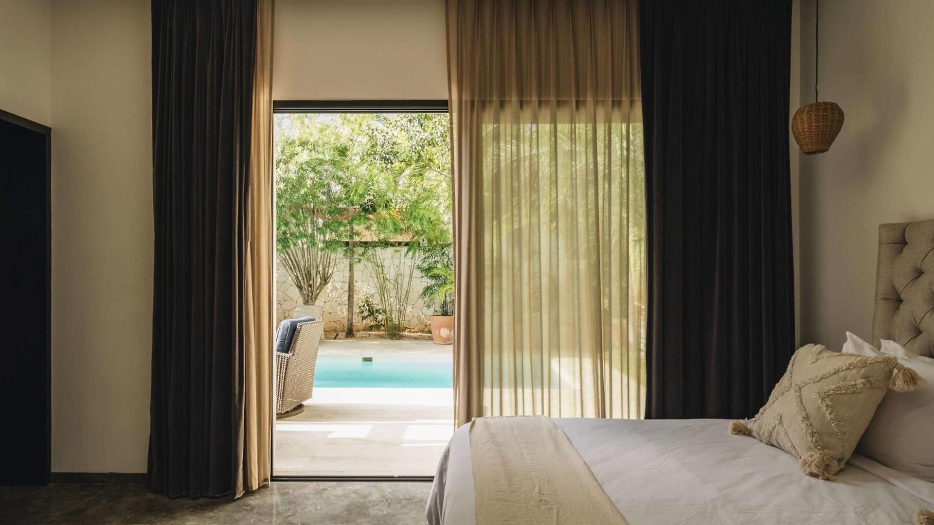 Elegant Gated Place Full Concierge *