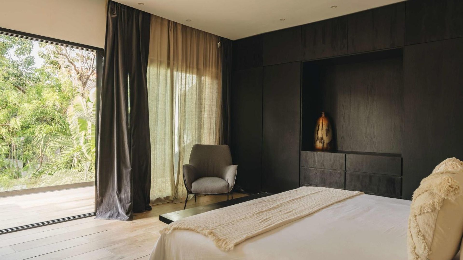 Villa Elegant Gated Place Full Concierge *