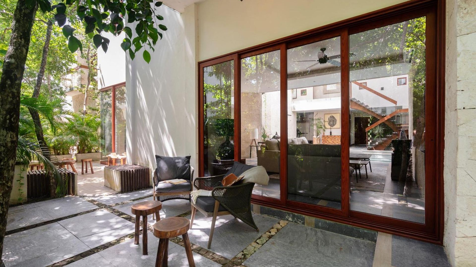 Tikal Villa