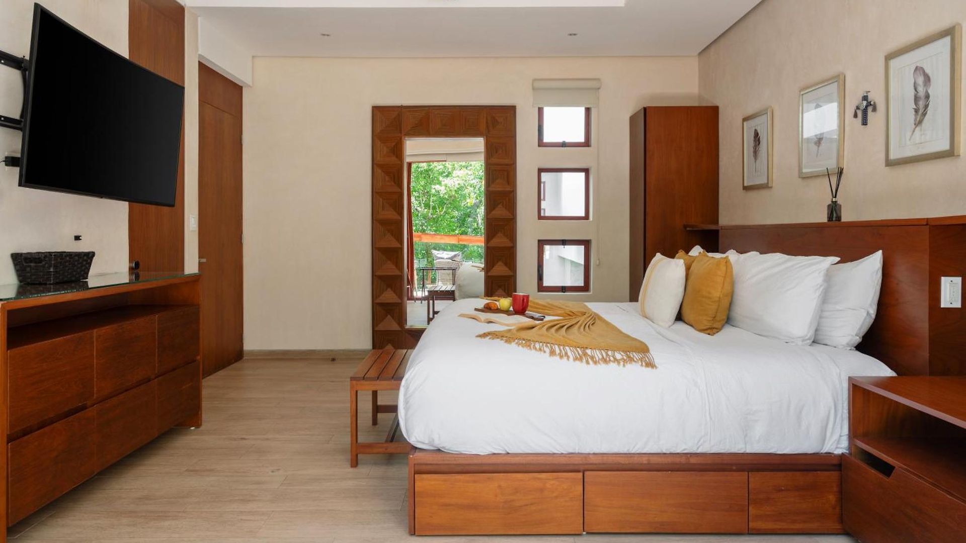 Tikal Villa