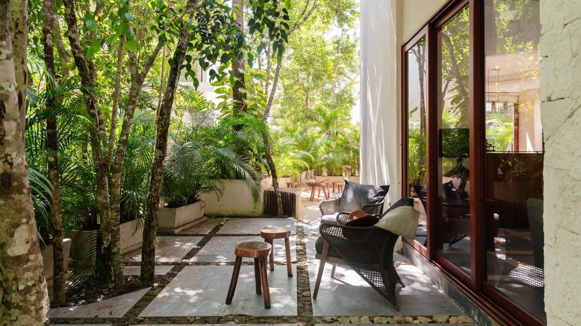 Tikal Villa