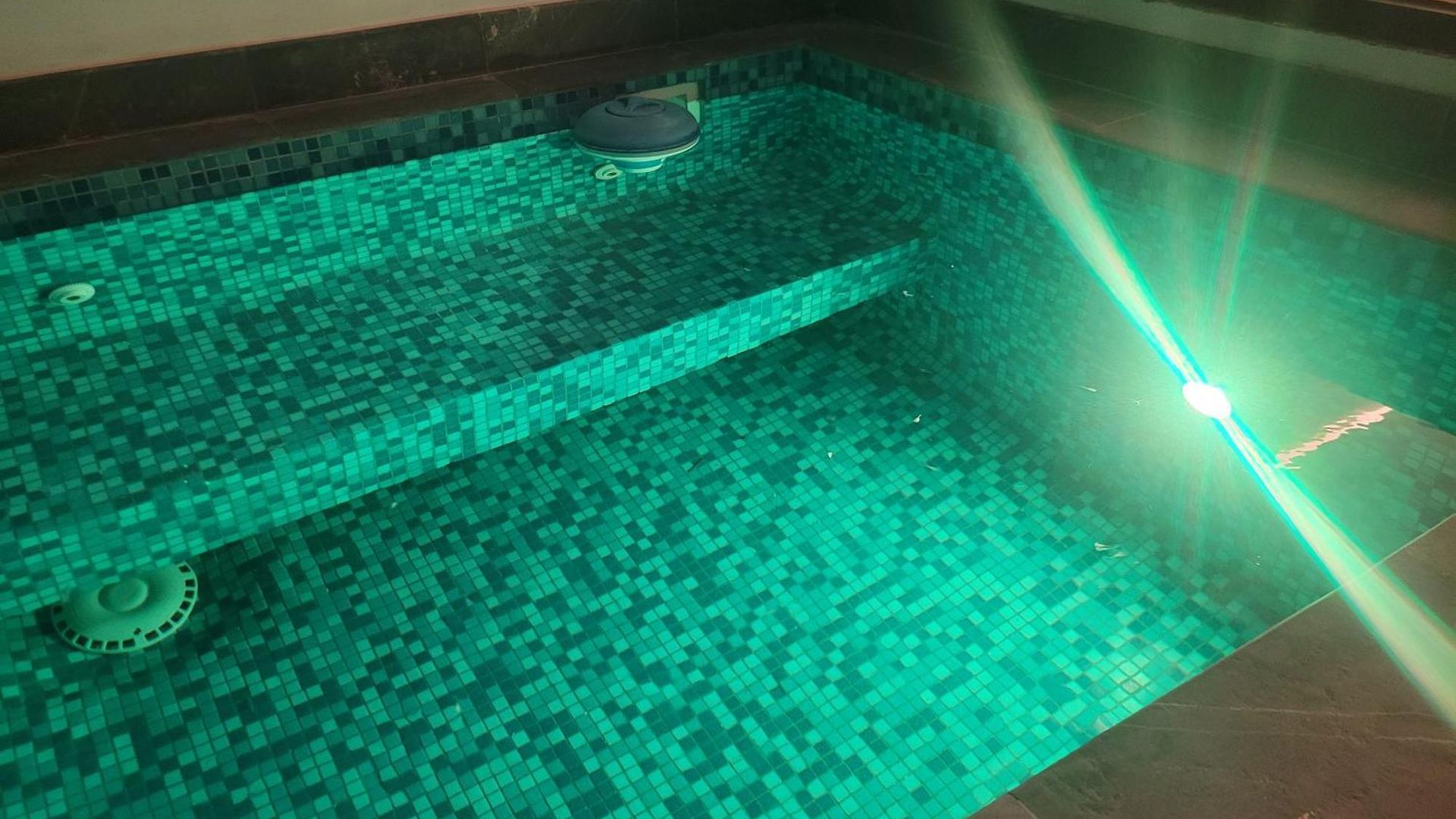 Level With Minifridge Microwave And Splash Pool Apartment *