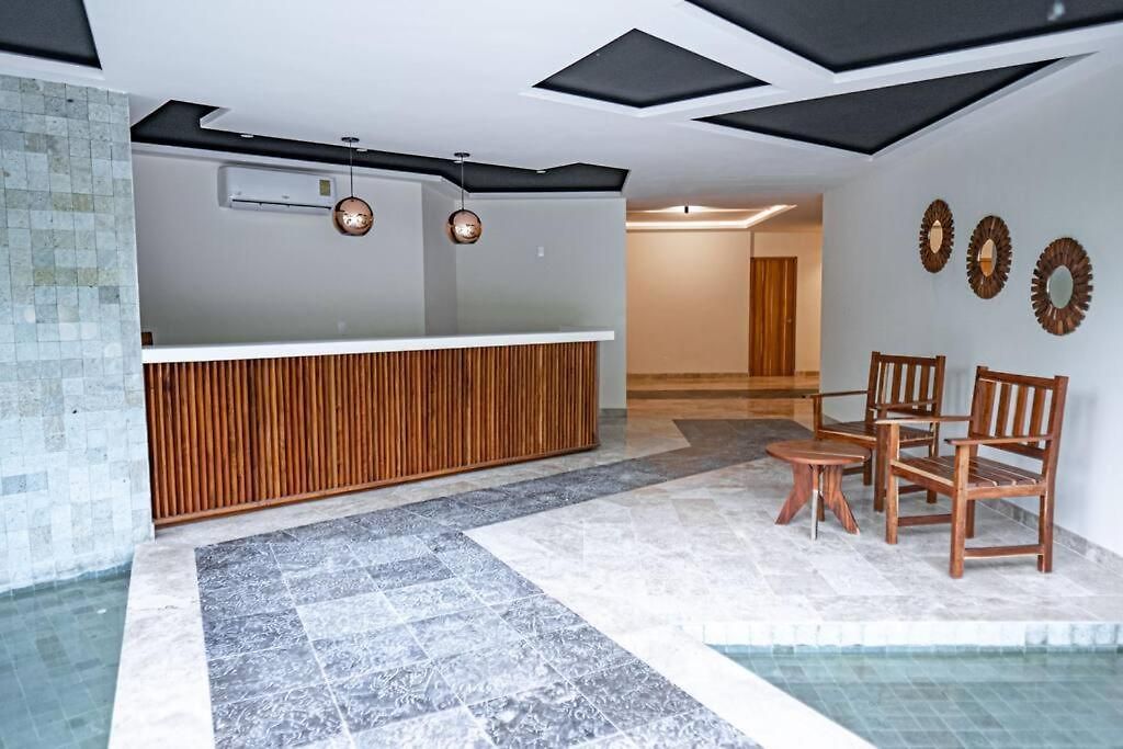 Apartment Level With Minifridge Microwave And Splash Pool