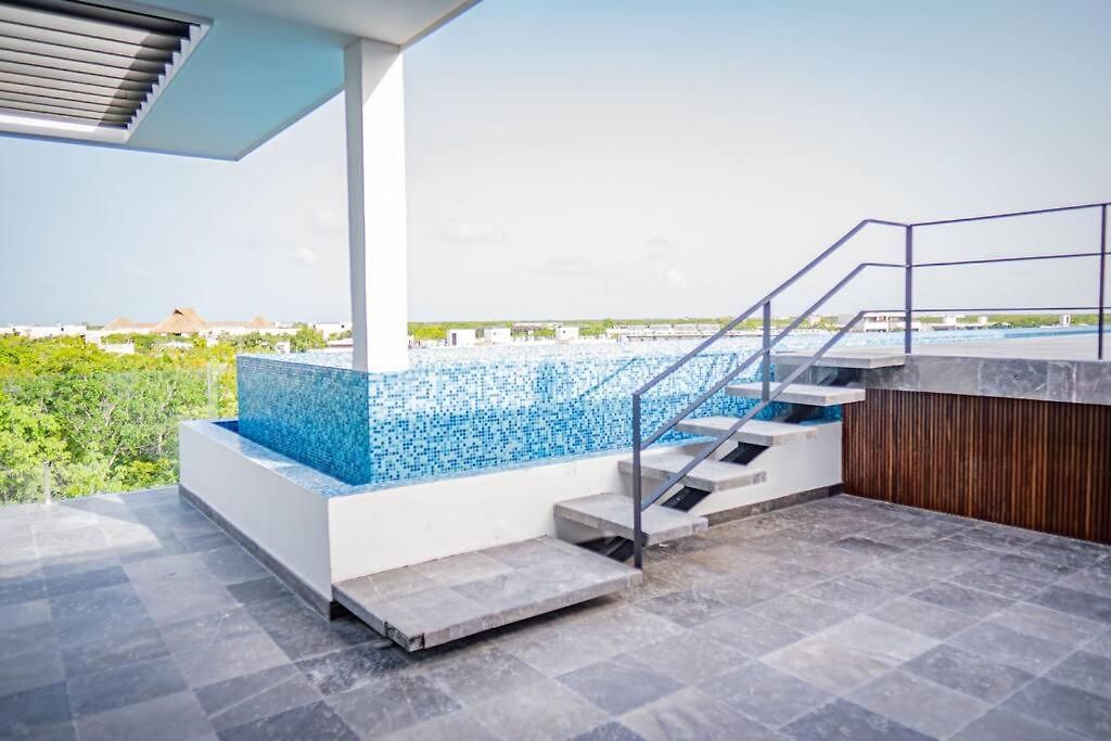 Level With Minifridge Microwave And Splash Pool Apartment