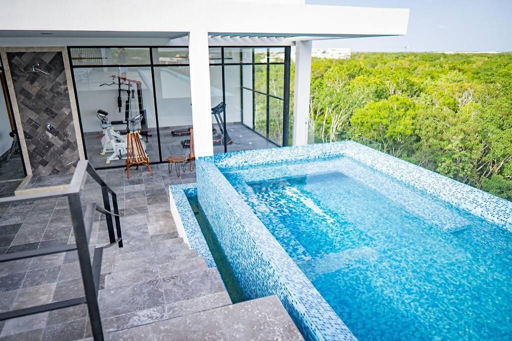 Level With Minifridge Microwave And Splash Pool Apartment *