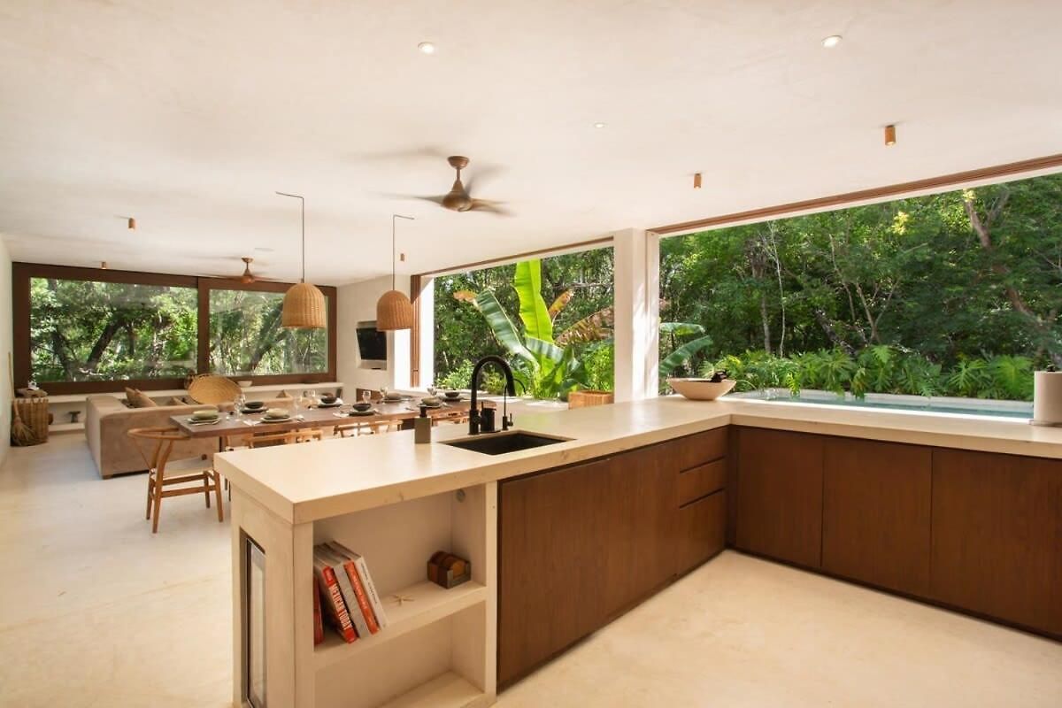 Stunning 4br, Concierge Service, Gated, Paddle Court