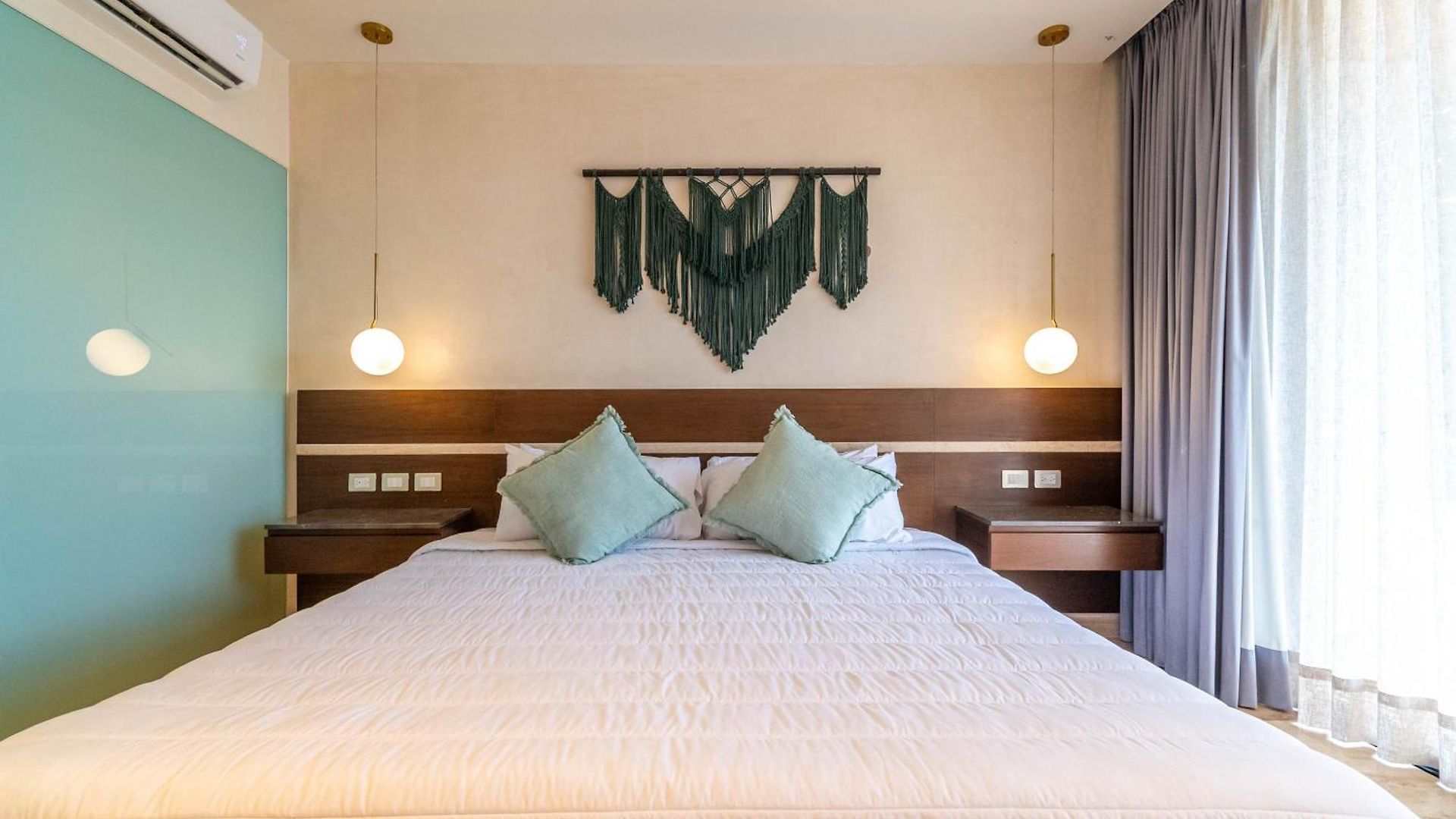 Lux 2br With Rooftop Pool, Spa, Gym, Kids Playroom Holiday home