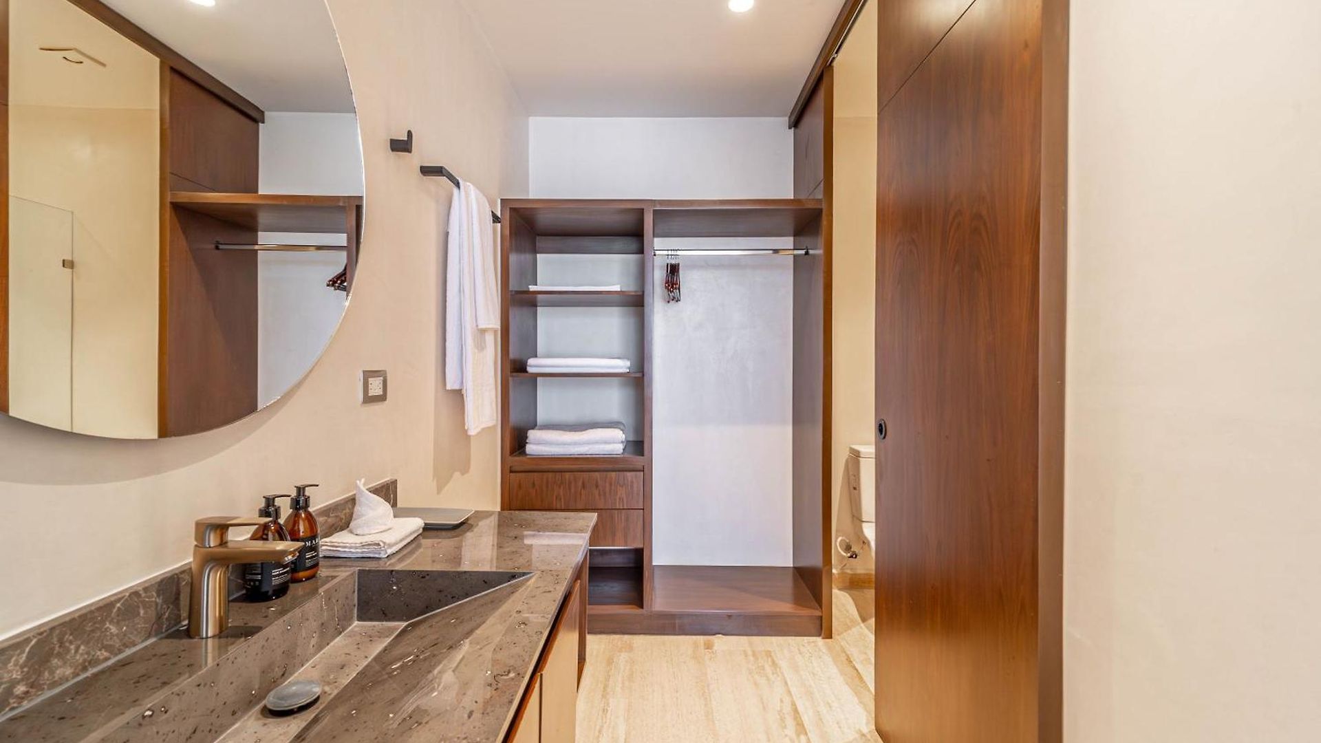 Lux 2br With Rooftop Pool, Spa, Gym, Kids Playroom Holiday home *
