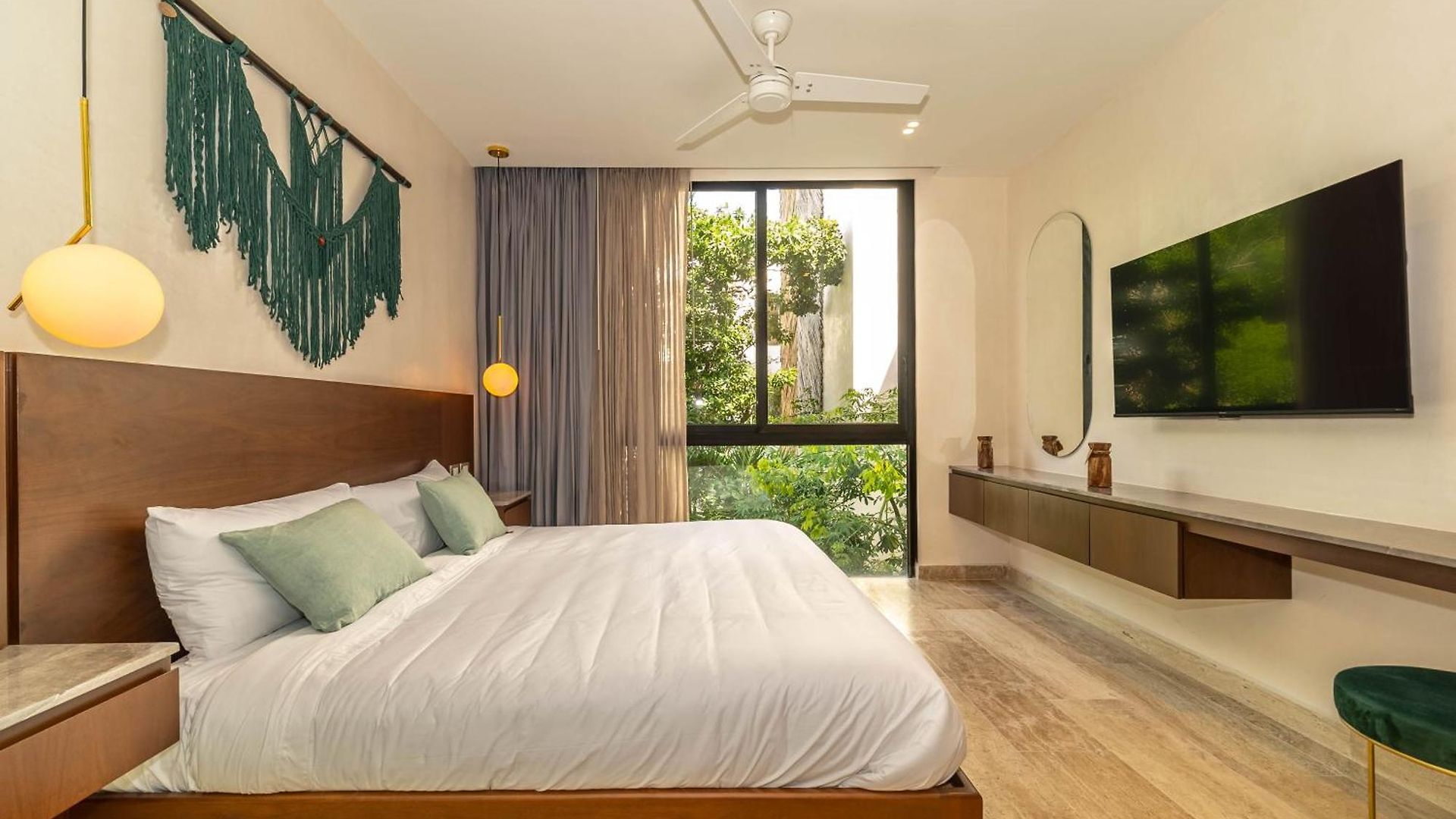 Lux 1br With Rooftop Pool, Spa, Gym, Kids Playroom *
