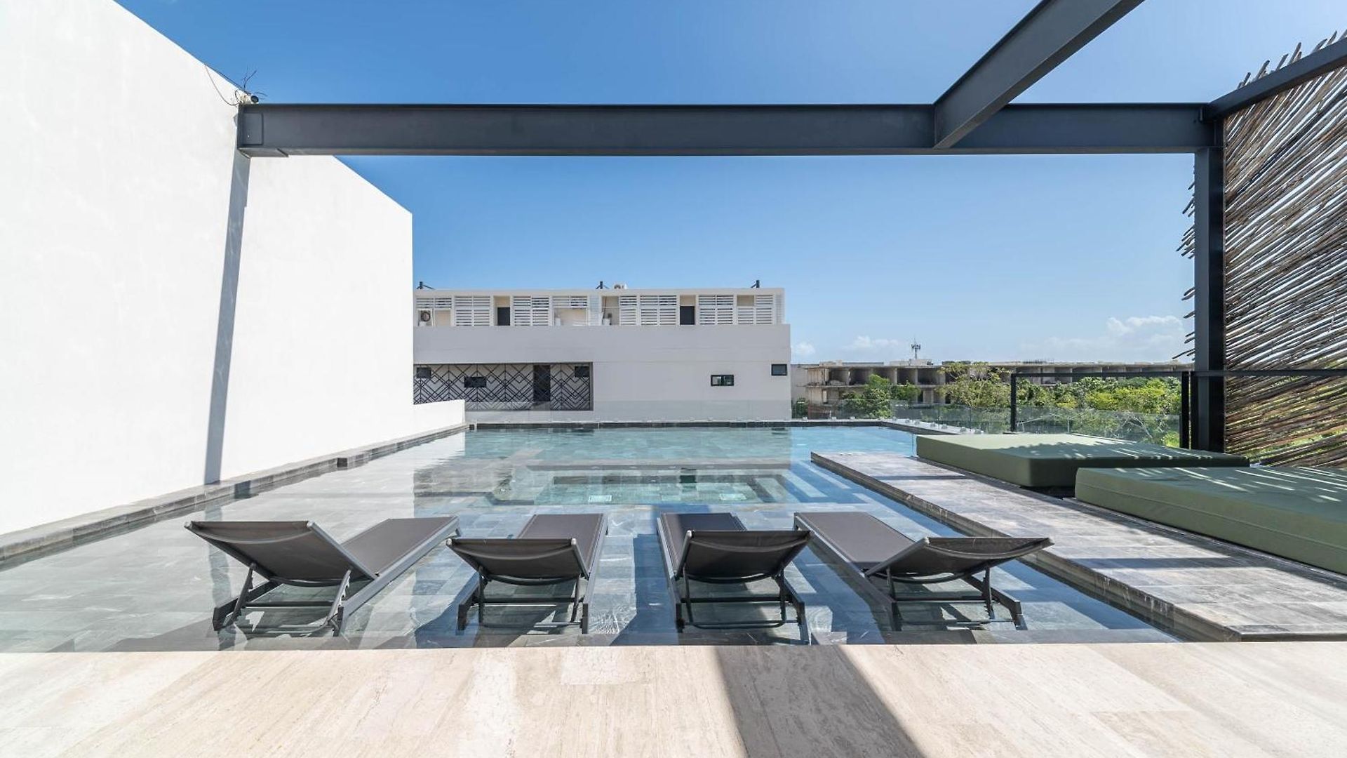 Holiday home Lux 2br With Rooftop Pool, Spa, Gym, Kids Playroom #229