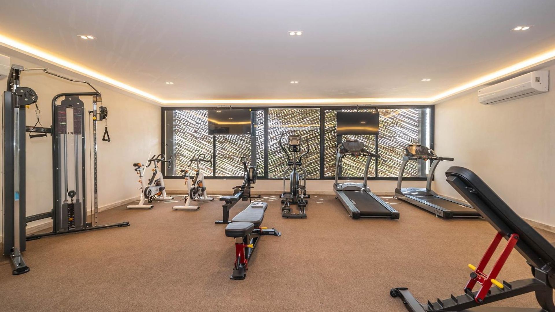 Holiday home Lux 2br With Rooftop Pool, Spa, Gym, Kids Playroom #229 *