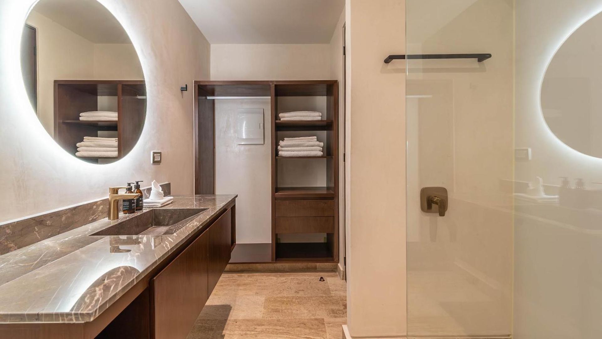 Holiday home 2br Plunge Pool, Rooftop Pool, Gym, Kids Playroom *