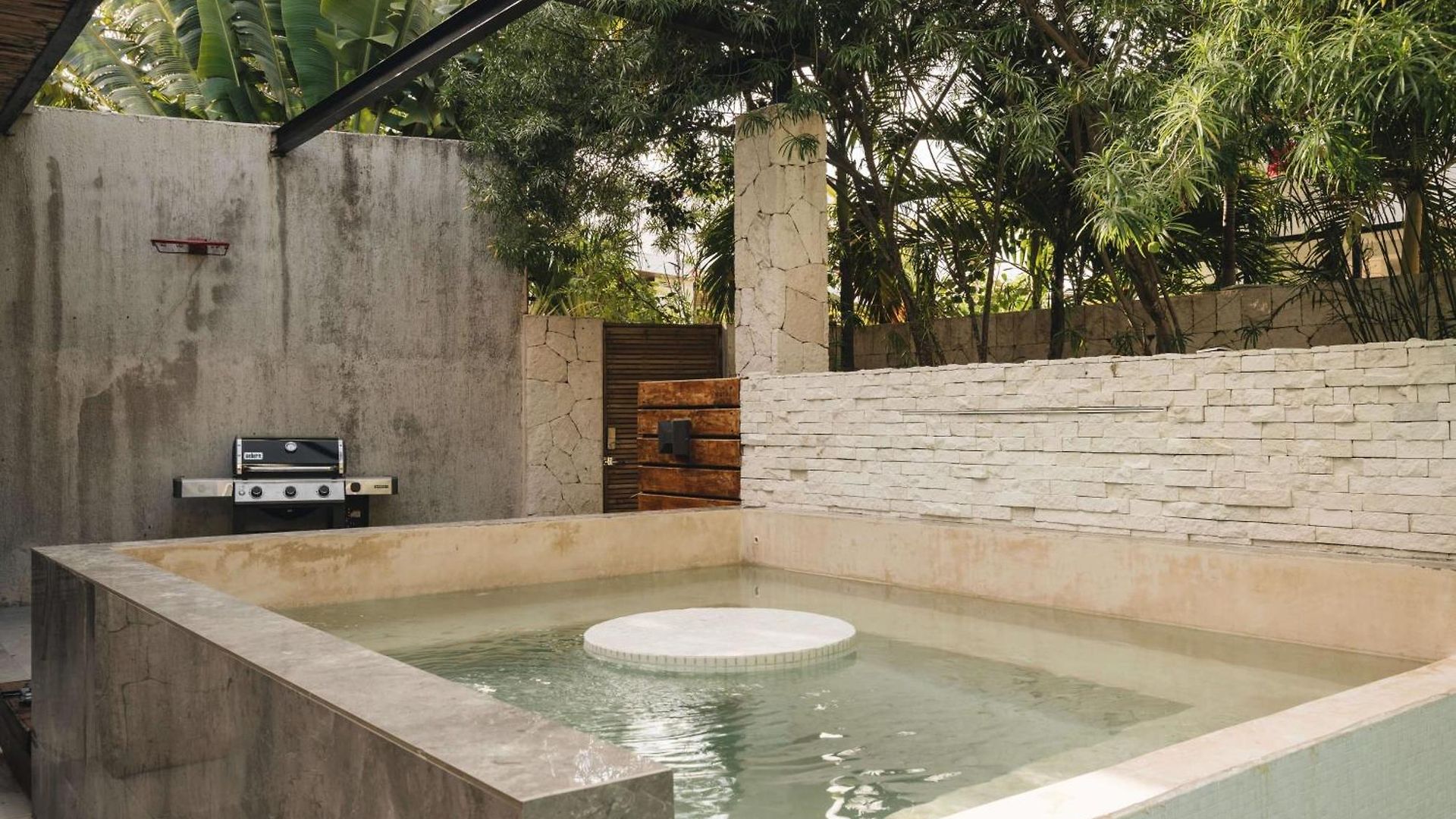 Luxe 8br Double Villa, Gated, Patio & Pool
