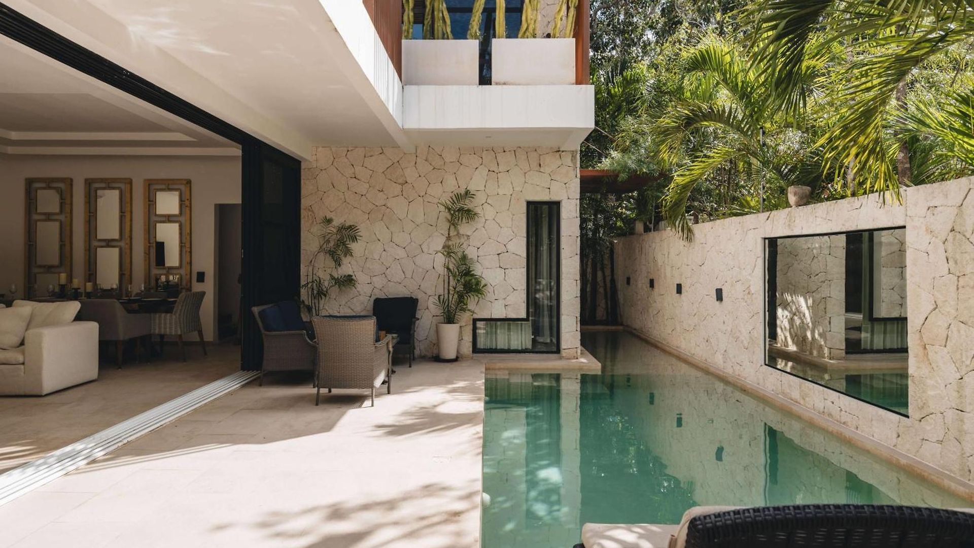 Holiday home Luxe 8br Double Villa, Gated, Patio & Pool *