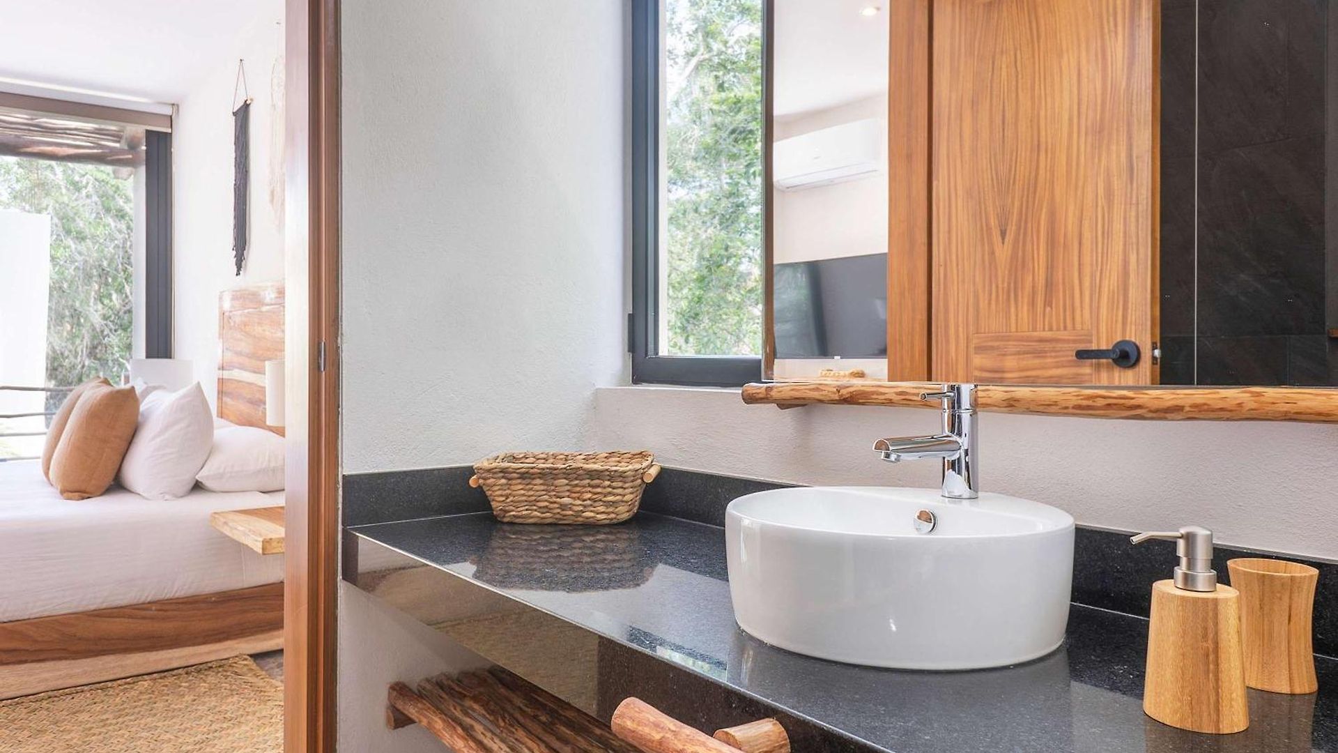 Twin 8br, Concierge, Gated ,jacuzzi, Paddle Court Holiday home