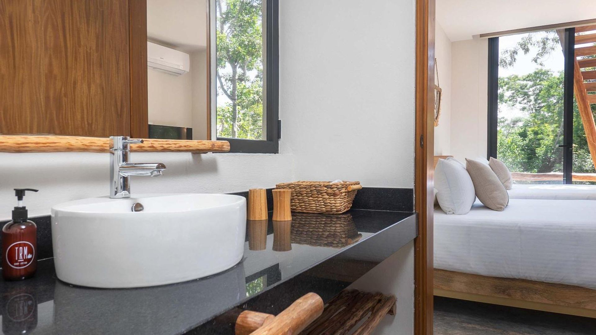 Twin 8br, Concierge, Gated ,jacuzzi, Paddle Court Holiday home *