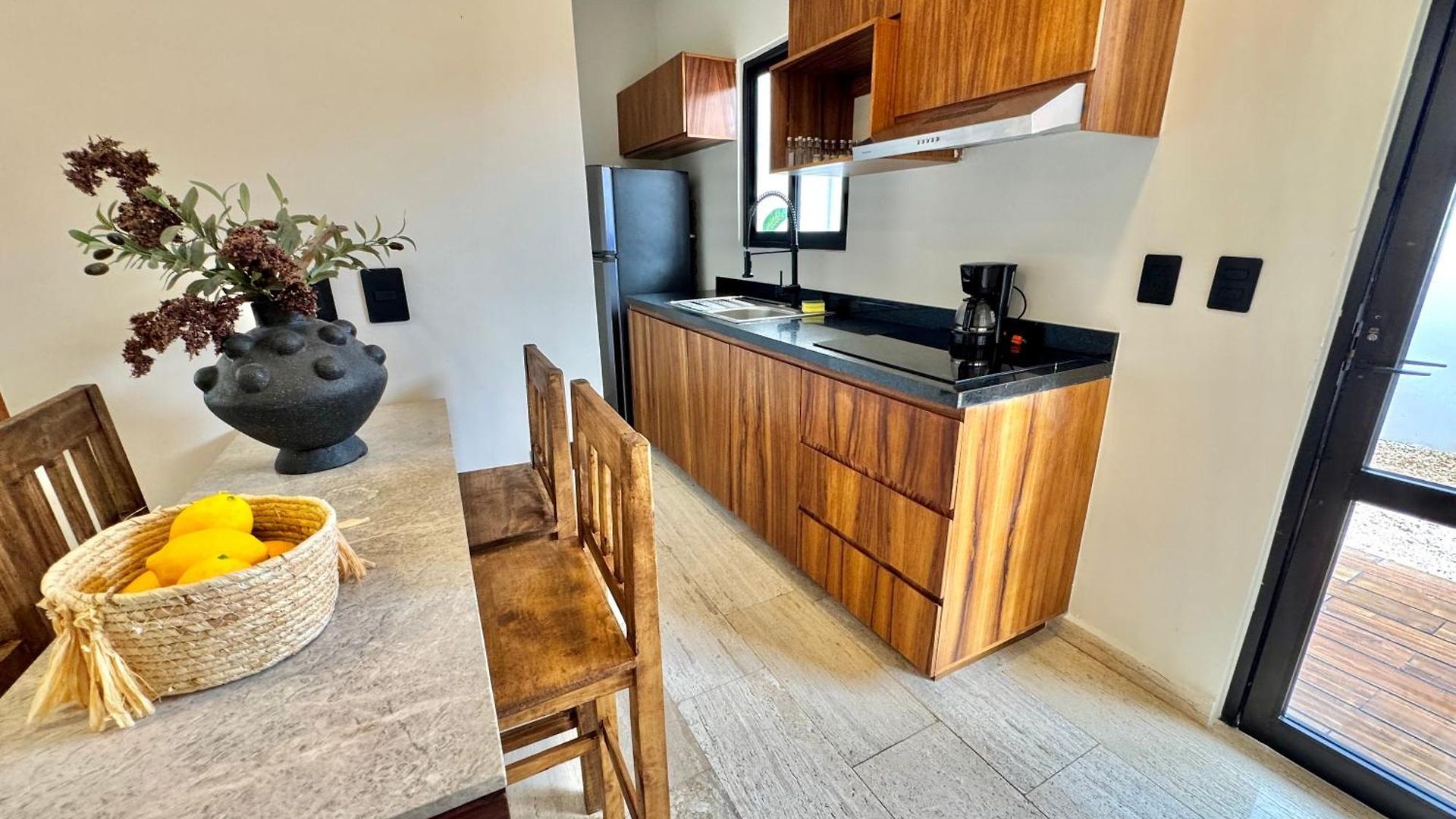 Chic 2br Condo, Private Jacuzzi And 2 Free Bikes Apartment