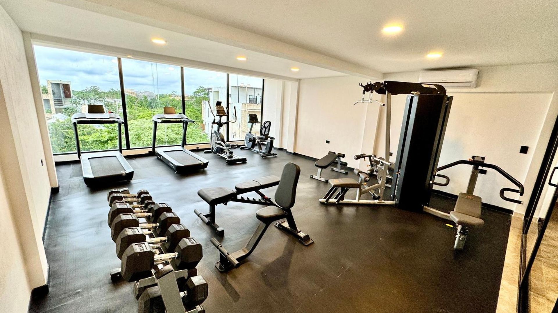 Chic 2br Condo, Private Jacuzzi And 2 Free Bikes Apartment *